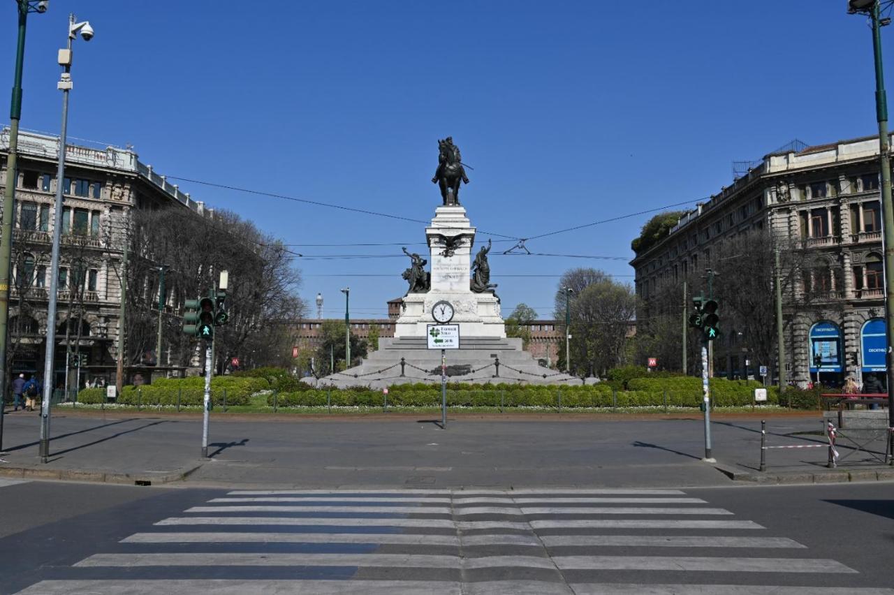 Appartamento Le Guglie In Piazza Castello - Centro Storico Milaan Buitenkant foto